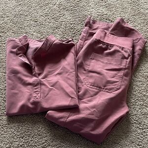 Figs Women's mauve scrub set